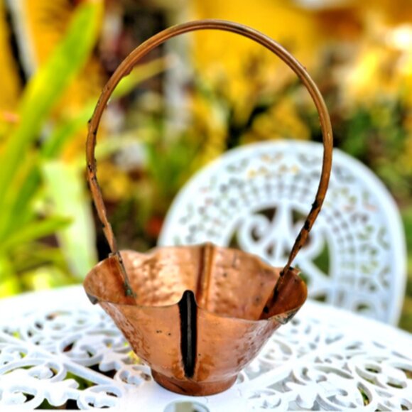 Vintage Coppersmith Treasures Of Time Hand Hammered Copper Basket 9”x13”. - Picture 4 of 9